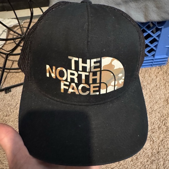 The North Face Gray and Black Cap - Picture 1 of 3